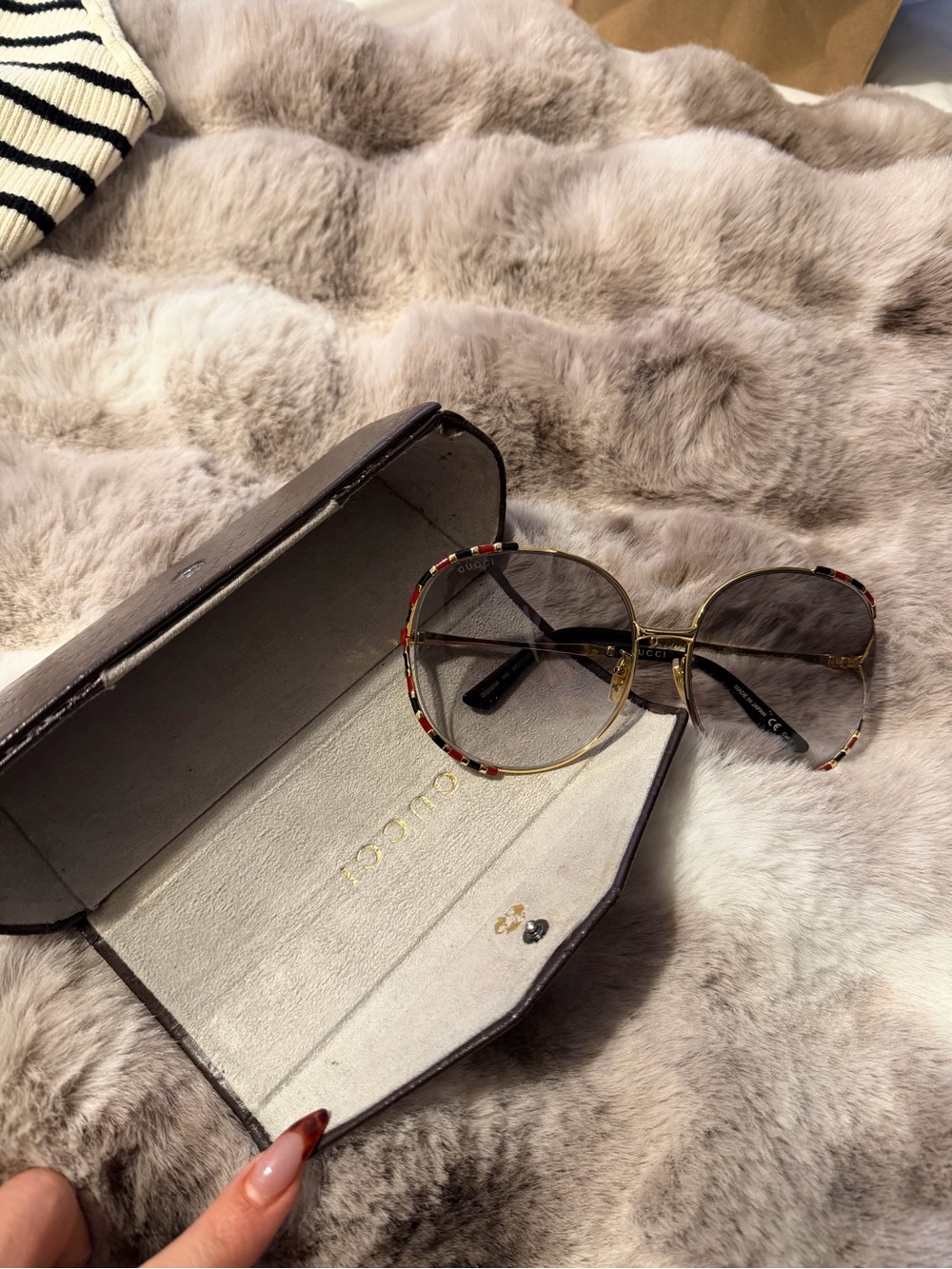 Gucci Women's Round Sunglasses - Gold Frame with Brown Gradient Lenses